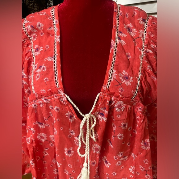 Free People Daisy Print Red Peasant Blouse size Medium - Picture 9 of 12